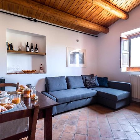 Cottage Immerso Nel Vigneto 칼타기론 외부 사진