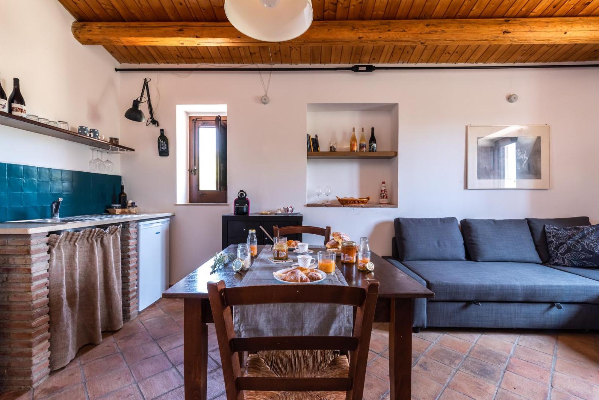Cottage Immerso Nel Vigneto 칼타기론 외부 사진